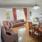 Bazaar's Eye, 3br, Central, Free Parking, Large Terrace * Tirana