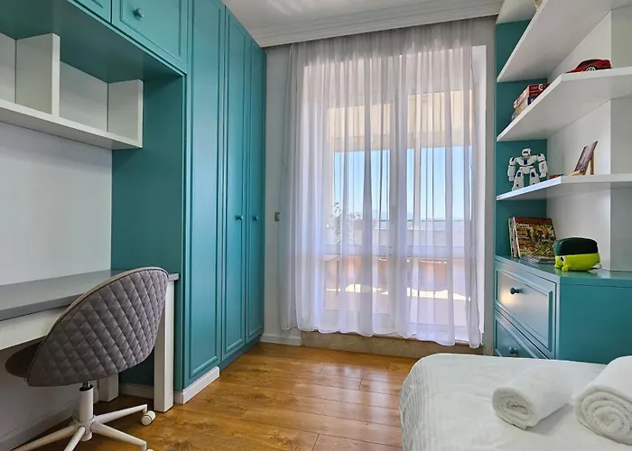 Bazaar's Eye Free Parking Spacious Tarrace Apartament Tirana