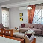 Bazaar's Eye, 3br, Central, Free Parking, Large Terrace * Tirana