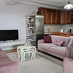 Bazaar's Eye, 3br, Central, Free Parking, Large Terrace Tirana