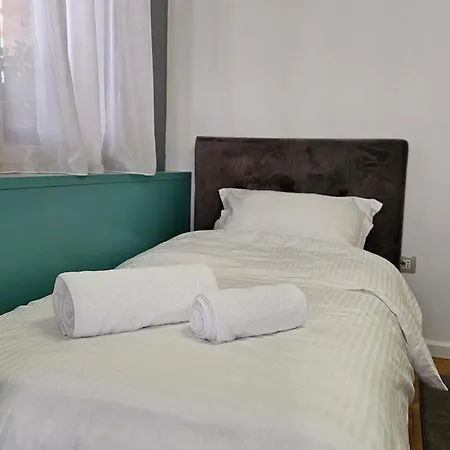 Bazaar's Eye Free Parking Spacious Tarrace Apartament Tirana