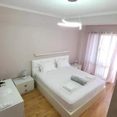 Bazaar's Eye, 3br, Central, Free Parking, Large Terrace Tirana