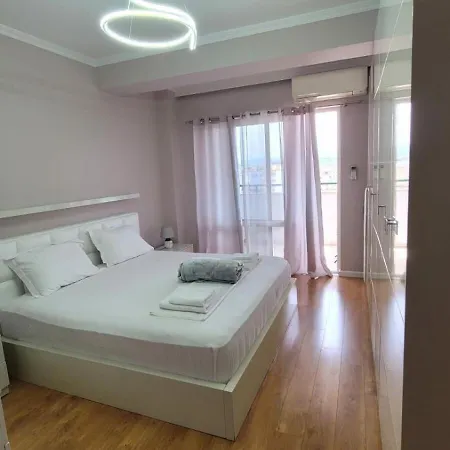 Bazaar's Eye, 3br, Central, Free Parking, Large Terrace * Tirana