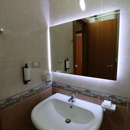 Bazaar's Eye, 3br, Central, Free Parking, Large Terrace Apartment *