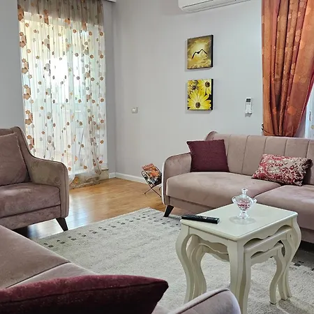 Bazaar's Eye, 3br, Central, Free Parking, Large Terrace Tirana