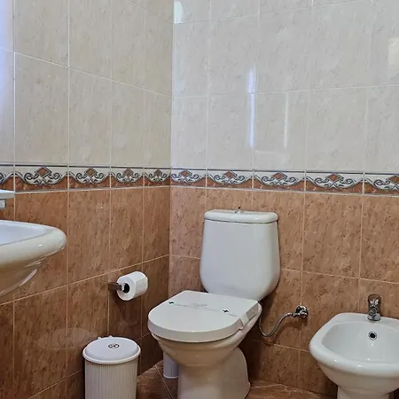 Bazaar's Eye, 3br, Central, Free Parking, Large Terrace Apartment