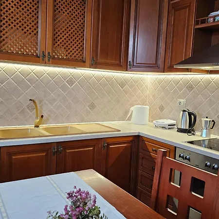 Bazaar's Eye, 3br, Central, Free Parking, Large Terrace Tirana