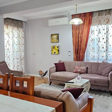 Bazaar's Eye, 3br, Central, Free Parking, Large Terrace * Tirana