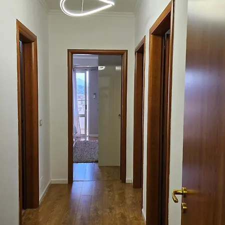 Bazaar's Eye, 3br, Central, Free Parking, Large Terrace * Tirana