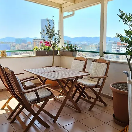 Bazaar's Eye, 3br, Central, Free Parking, Large Terrace Apartment *
