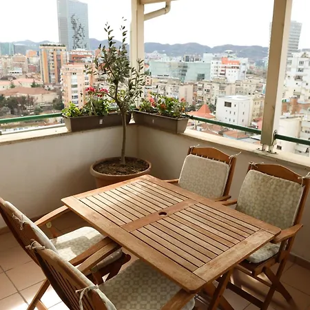Bazaar's Eye, 3br, Central, Free Parking, Large Terrace Apartment Tirana