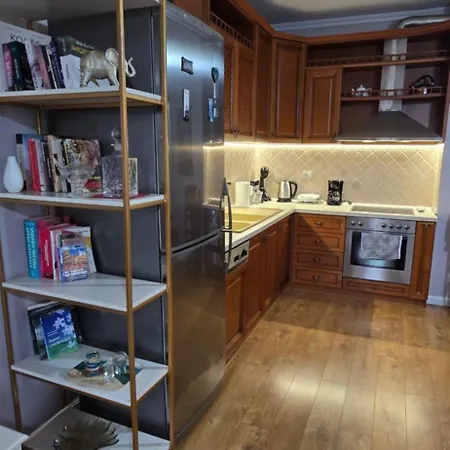 Bazaar's Eye, 3br, Central, Free Parking, Large Terrace Apartment *
