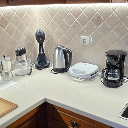 Bazaar's Eye, 3br, Central, Free Parking, Large Terrace Apartment *