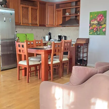 Apartment Bazaar's Eye, 3br, Central, Free Parking, Large Terrace *