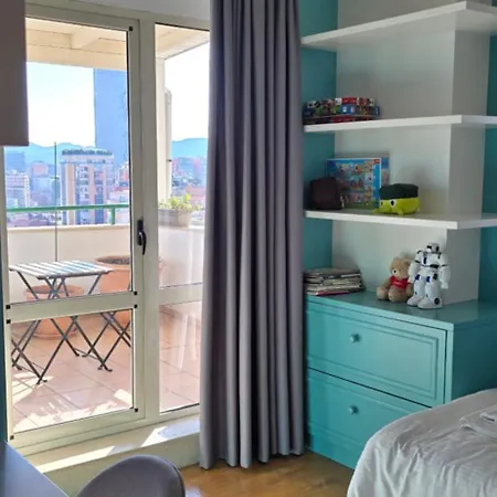 Bazaar's Eye, 3br, Central, Free Parking, Large Terrace Apartment Tirana