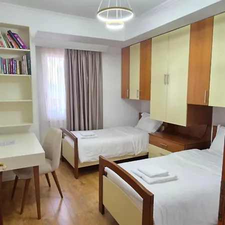 Bazaar's Eye, 3br, Central, Free Parking, Large Terrace Apartment Tirana